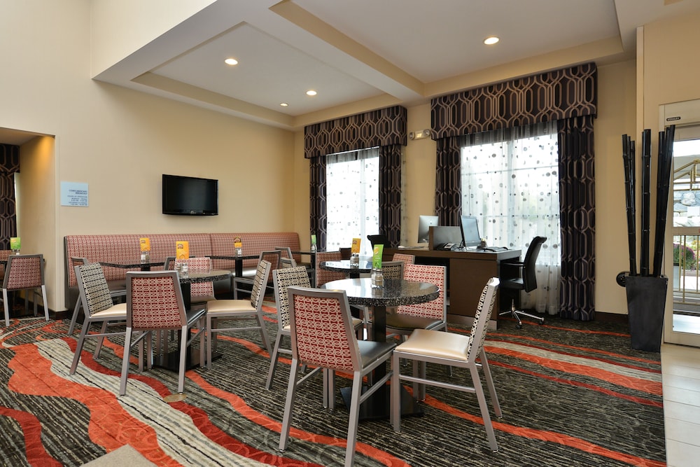 Holiday Inn Express Boston - Milford by IHG — Restaurant & bars in Milford, Massachusetts