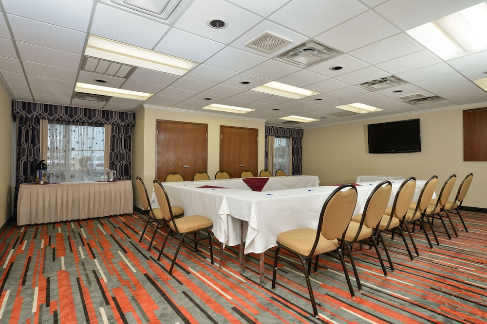 Holiday Inn Express Boston - Milford by IHG — Hotel building in Milford, Massachusetts
