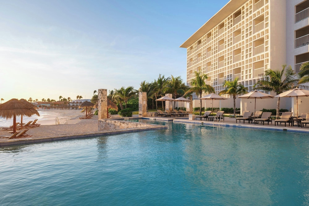 The Westin Cancun Resort & Spa — Swimming pool in Cancun, Quintana Roo