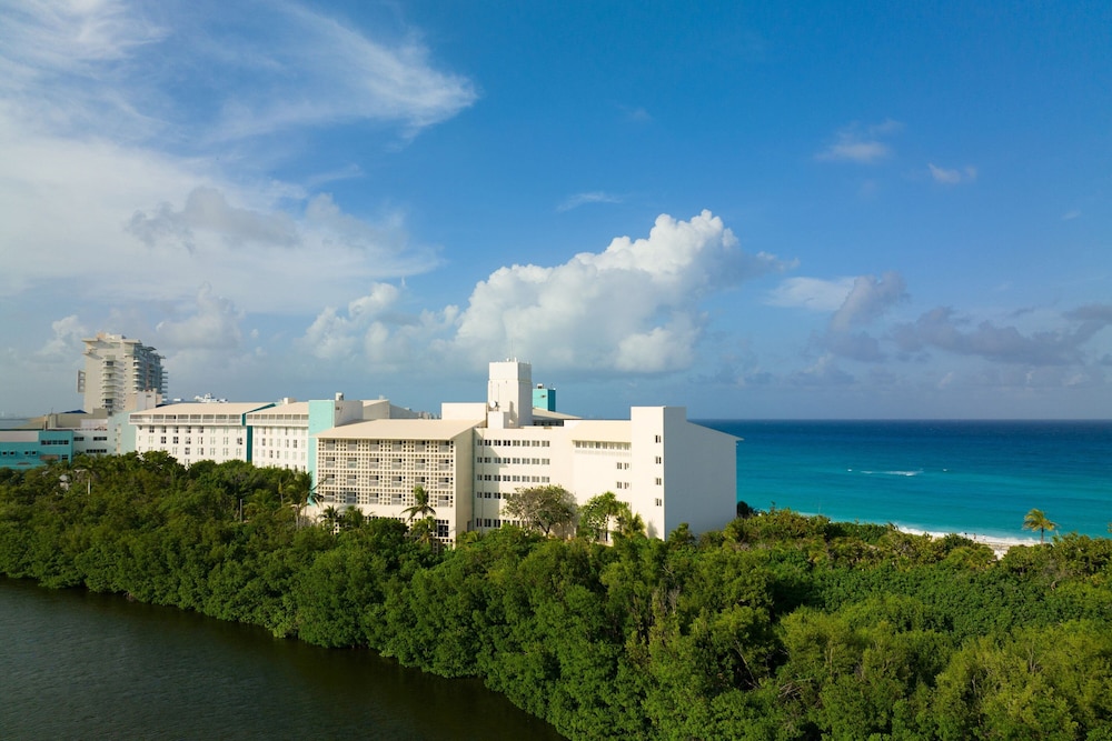 The Westin Cancun Resort & Spa — Hotel building in Cancun, Quintana Roo