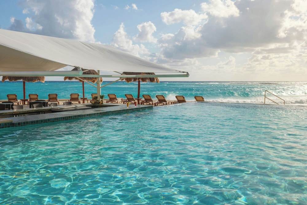 The Westin Cancun Resort & Spa — Swimming pool in Cancun, Quintana Roo