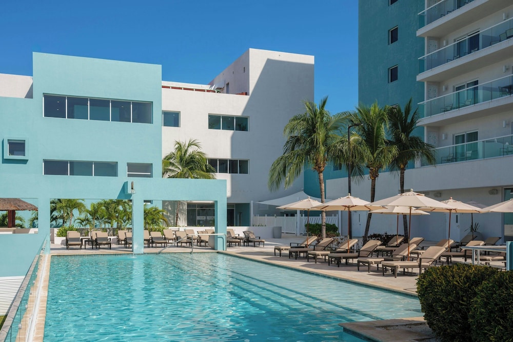 The Westin Cancun Resort & Spa — Swimming pool in Cancun, Quintana Roo