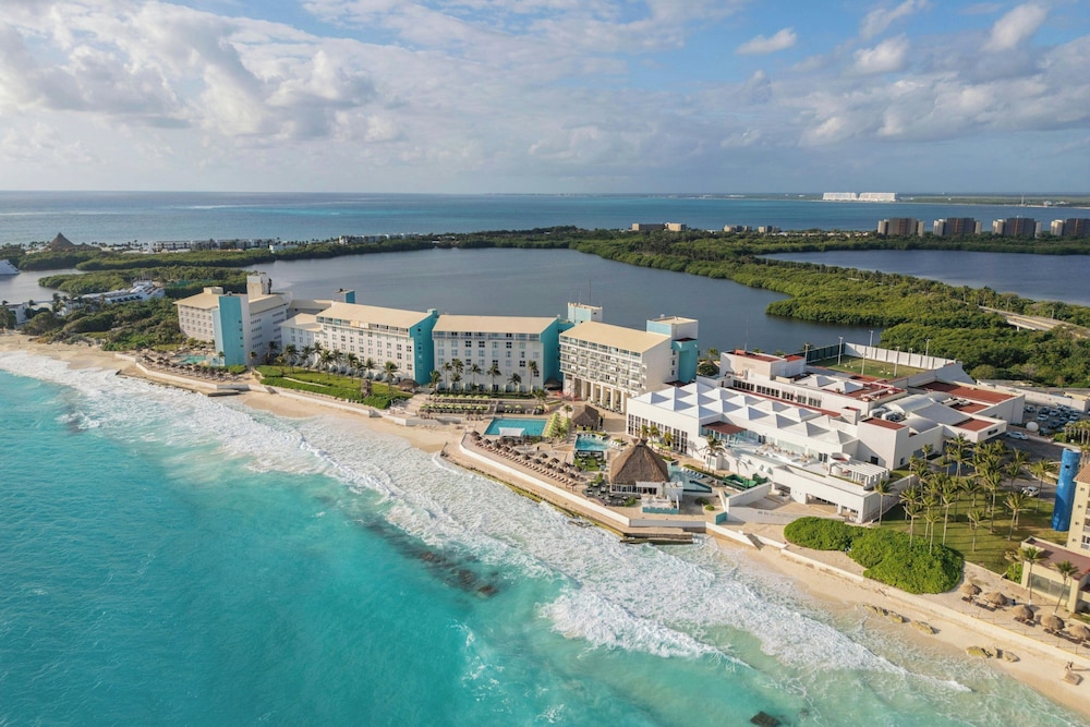The Westin Cancun Resort & Spa — Hotel building in Cancun, Quintana Roo