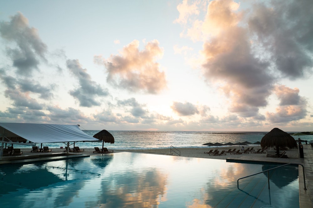 The Westin Cancun Resort & Spa — Swimming pool in Cancun, Quintana Roo