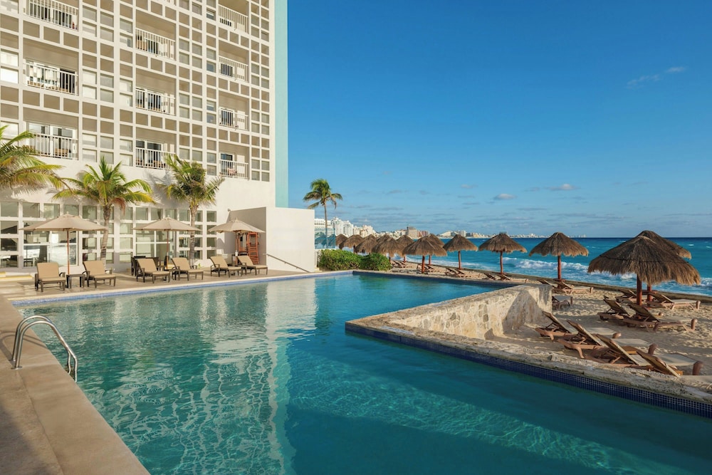 The Westin Cancun Resort & Spa — Swimming pool in Cancun, Quintana Roo