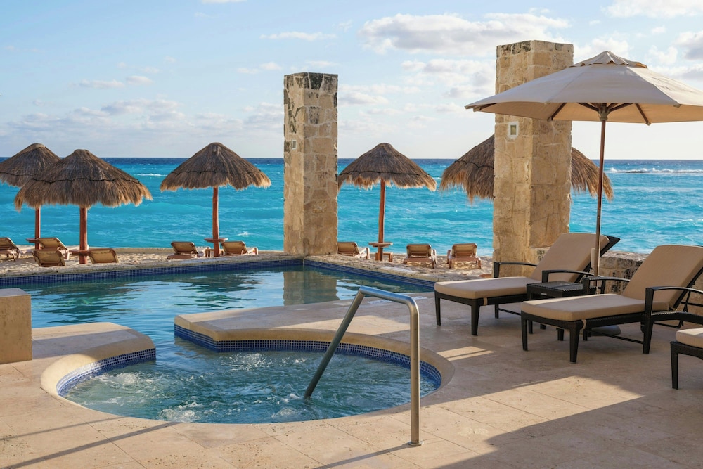 The Westin Cancun Resort & Spa — Swimming pool in Cancun, Quintana Roo
