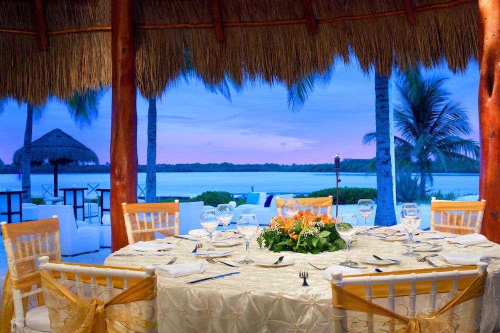 The Westin Cancun Resort & Spa — Restaurant & bars in Cancun, Quintana Roo