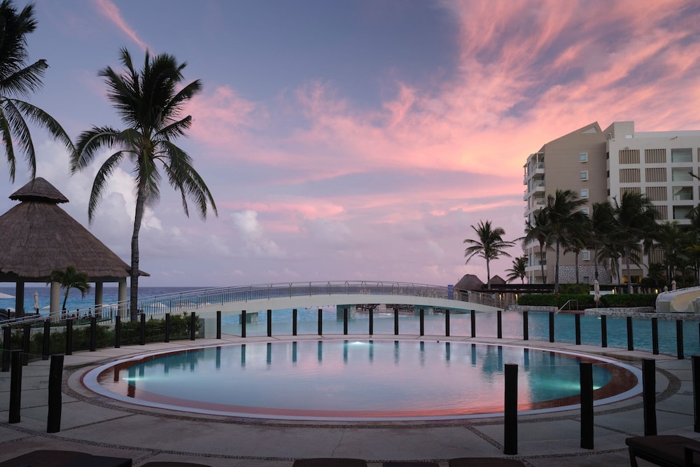 The Westin Lagunamar Ocean Resort Villas & Spa, Cancun — Swimming pool in Cancun, Quintana Roo