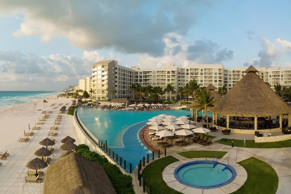The Westin Lagunamar Ocean Resort Villas & Spa, Cancun — Swimming pool in Cancun, Quintana Roo