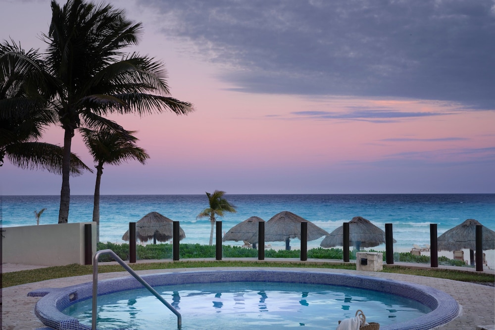 The Westin Lagunamar Ocean Resort Villas & Spa, Cancun — Swimming pool in Cancun, Quintana Roo