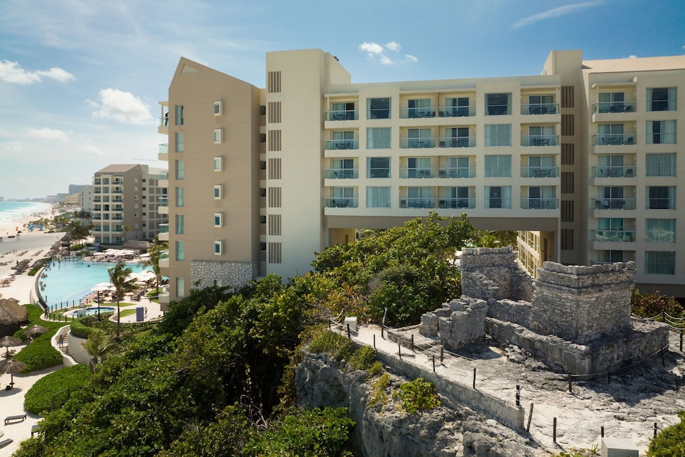 The Westin Lagunamar Ocean Resort Villas & Spa, Cancun — Hotel building in Cancun, Quintana Roo