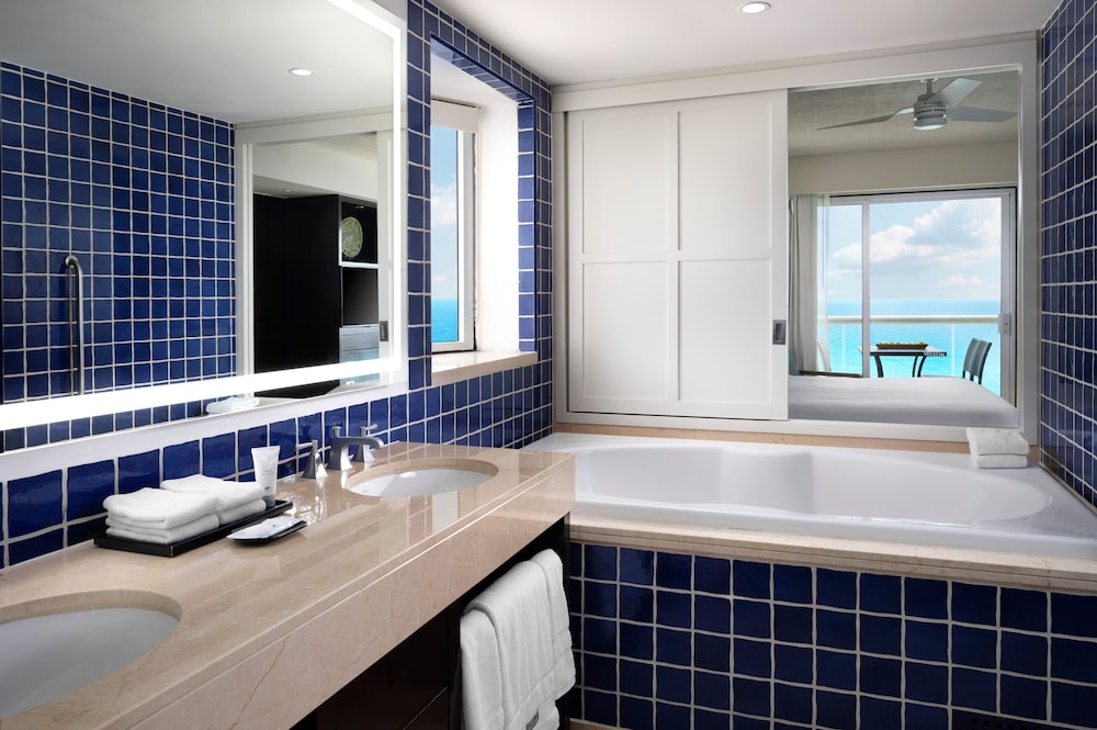 The Westin Lagunamar Ocean Resort Villas & Spa, Cancun — Hotel rooms in Cancun, Quintana Roo