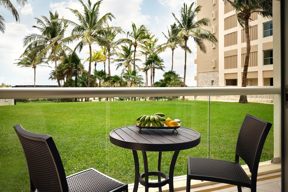 The Westin Lagunamar Ocean Resort Villas & Spa, Cancun — Hotel building in Cancun, Quintana Roo