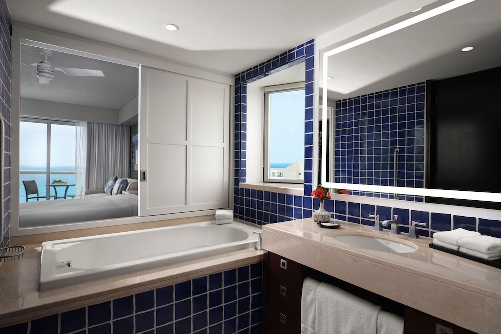 The Westin Lagunamar Ocean Resort Villas & Spa, Cancun — Hotel rooms in Cancun, Quintana Roo