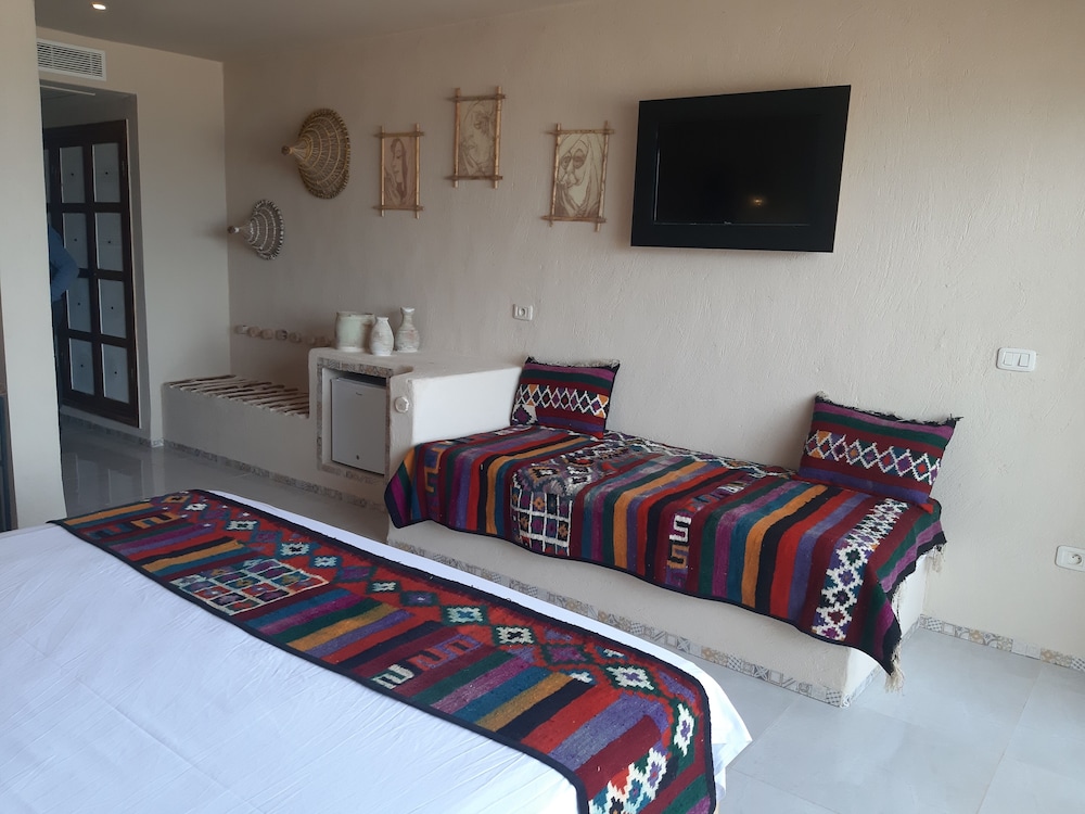Welcome Meridiana Resort - Families and Couples Only — Hotel rooms in Aghir, Medenine