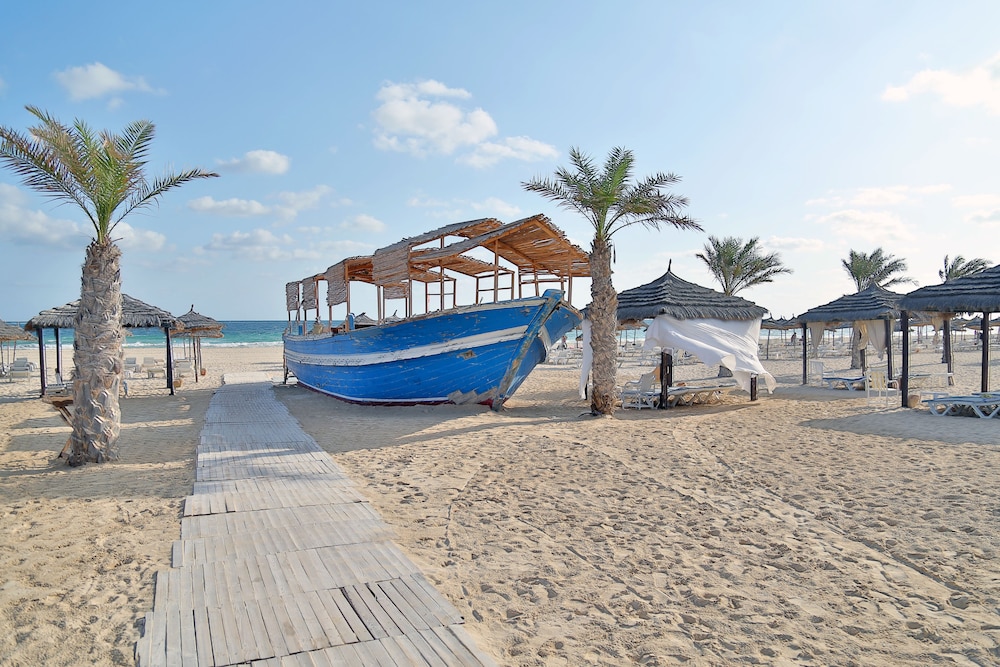 Welcome Meridiana Resort - Families and Couples Only — Beach in Aghir, Medenine