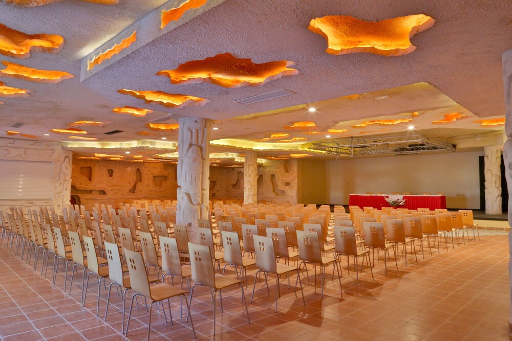Welcome Meridiana Resort - Families and Couples Only — Hotel building in Aghir, Medenine