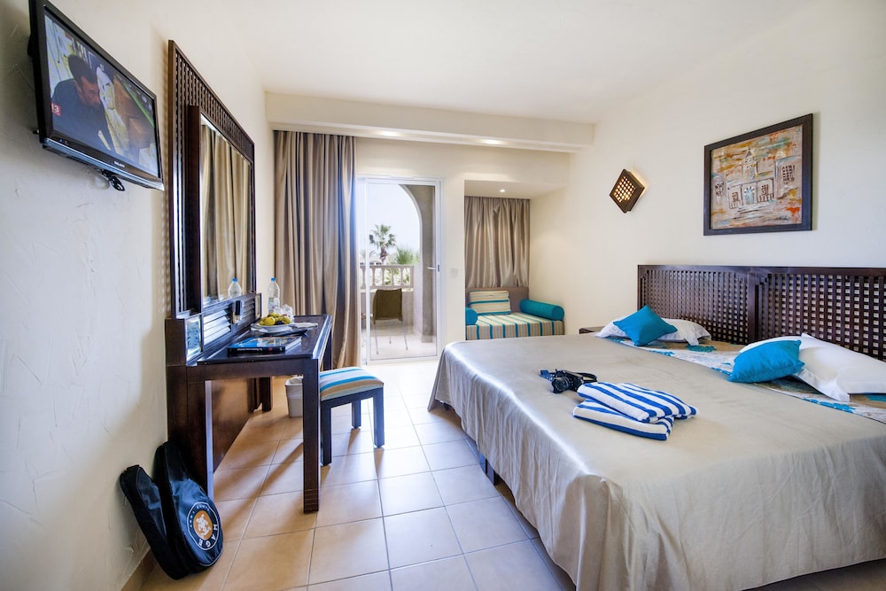 Welcome Meridiana Resort - Families and Couples Only — Hotel rooms in Aghir, Medenine
