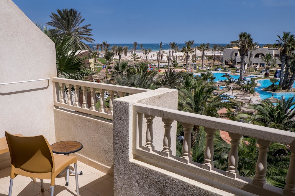 Welcome Meridiana Resort - Families and Couples Only — Beach in Aghir, Medenine
