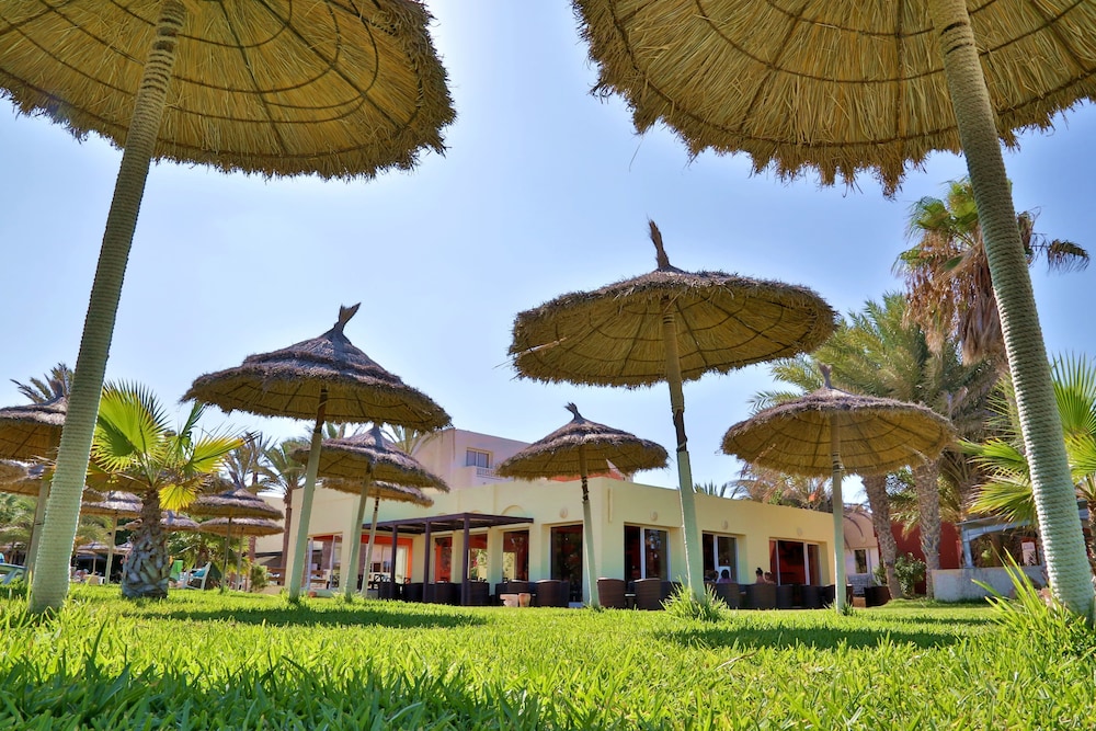 Welcome Meridiana Resort - Families and Couples Only — Hotel building in Aghir, Medenine