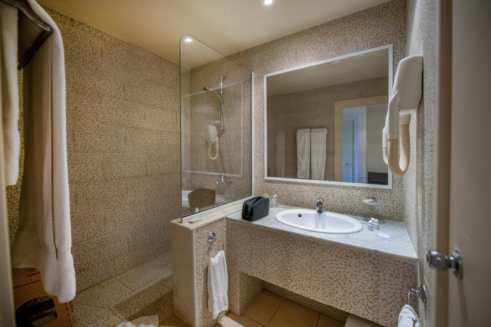 Welcome Meridiana Resort - Families and Couples Only — Hotel rooms in Aghir, Medenine