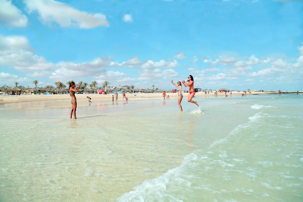 Welcome Meridiana Resort - Families and Couples Only — Beach in Aghir, Medenine