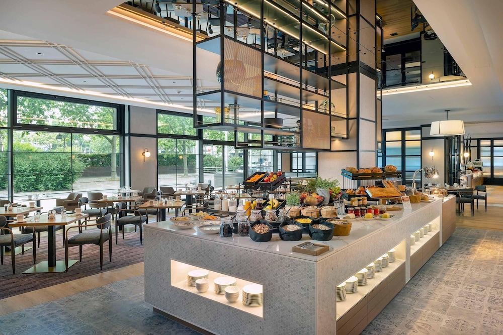 DoubleTree by Hilton Berlin Ku'damm — Restaurant & bars in Berlin, Berlin