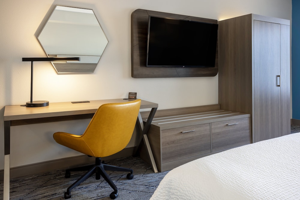 Holiday Inn Express Hotel & Suites New Tampa I-75 by IHG — Hotel rooms in Tampa, Florida