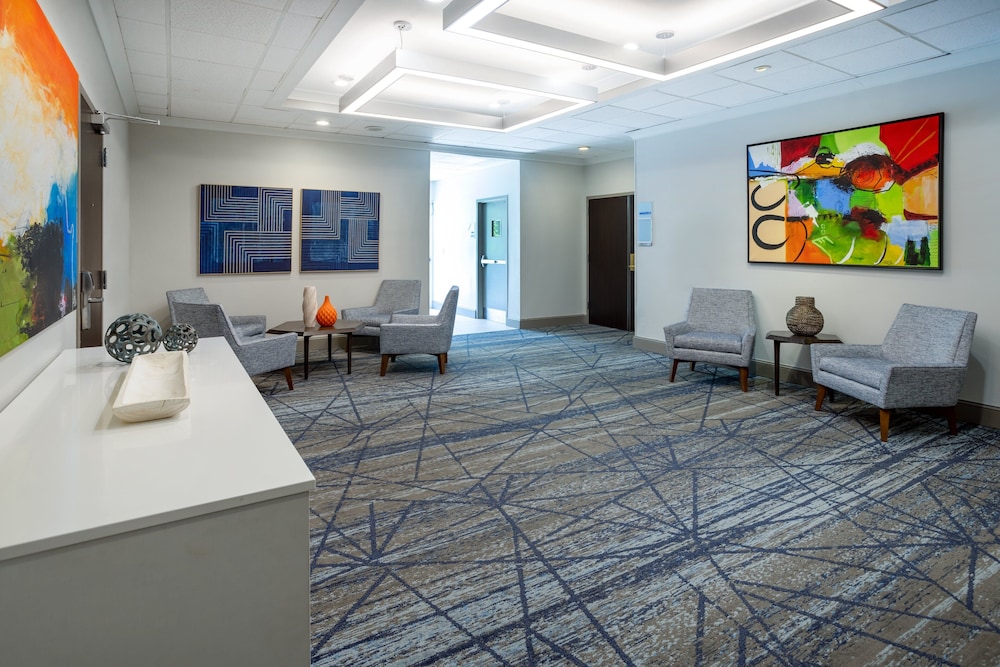 Holiday Inn Express Hotel & Suites New Tampa I-75 by IHG — Hotel building in Tampa, Florida