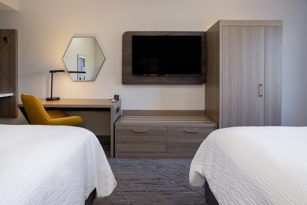 Holiday Inn Express Hotel & Suites New Tampa I-75 by IHG — Hotel rooms in Tampa, Florida