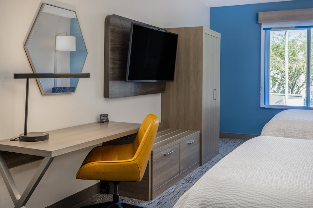 Holiday Inn Express Hotel & Suites New Tampa I-75 by IHG — Hotel rooms in Tampa, Florida