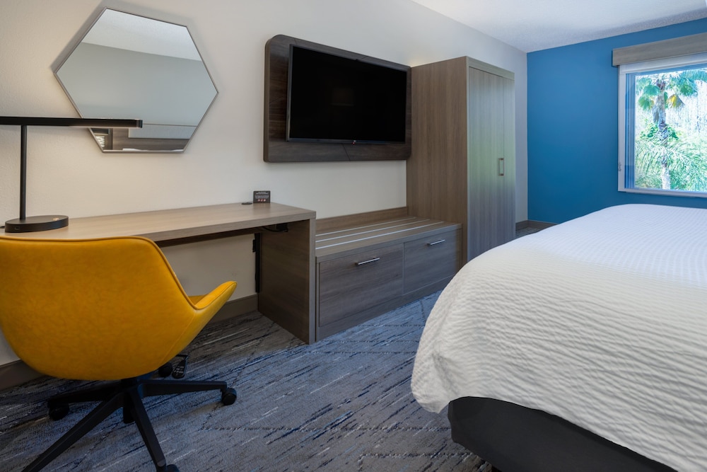 Holiday Inn Express Hotel & Suites New Tampa I-75 by IHG — Hotel rooms in Tampa, Florida
