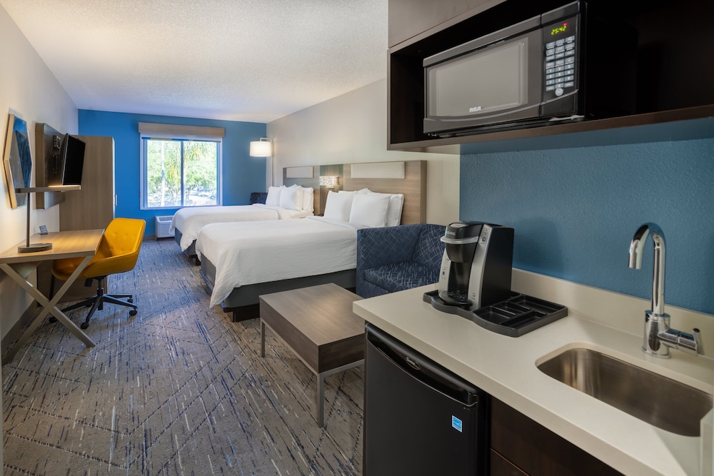Holiday Inn Express Hotel & Suites New Tampa I-75 by IHG — Hotel rooms in Tampa, Florida