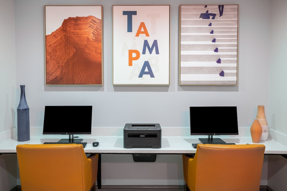 Holiday Inn Express Hotel & Suites New Tampa I-75 by IHG — Hotel building in Tampa, Florida