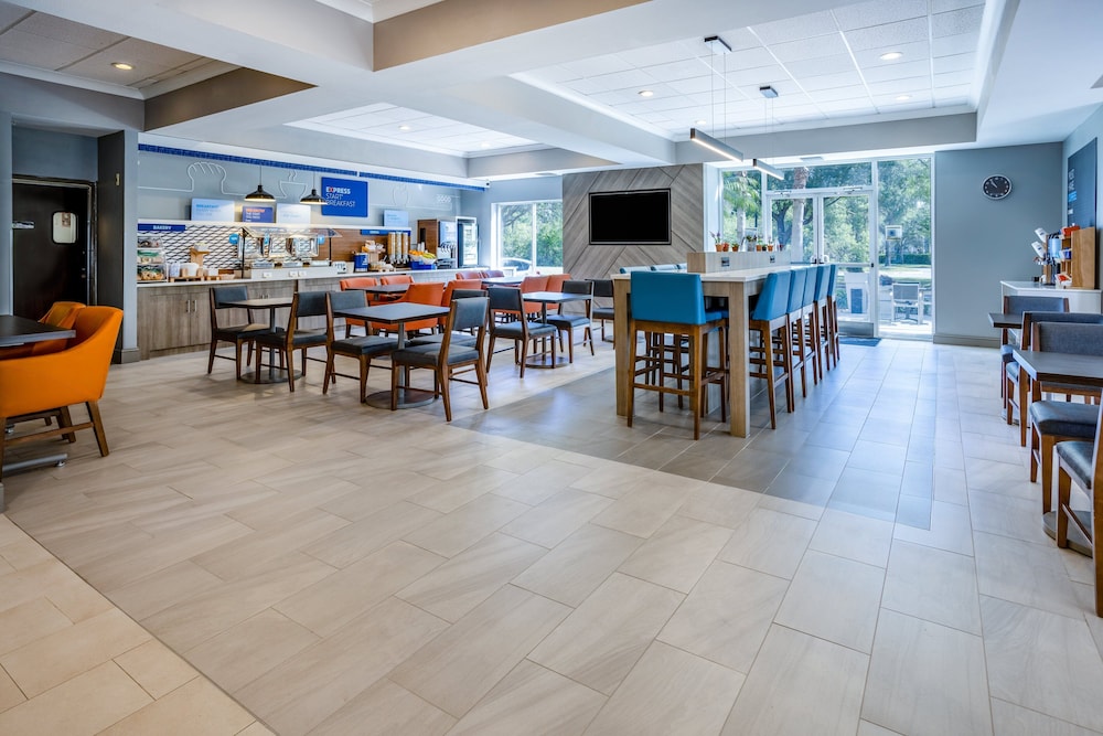 Holiday Inn Express Hotel & Suites New Tampa I-75 by IHG — Restaurant & bars in Tampa, Florida
