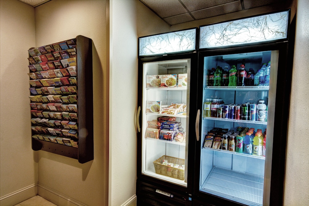 Holiday Inn Express Hotel & Suites New Tampa I-75 by IHG — Restaurant & bars in Tampa, Florida
