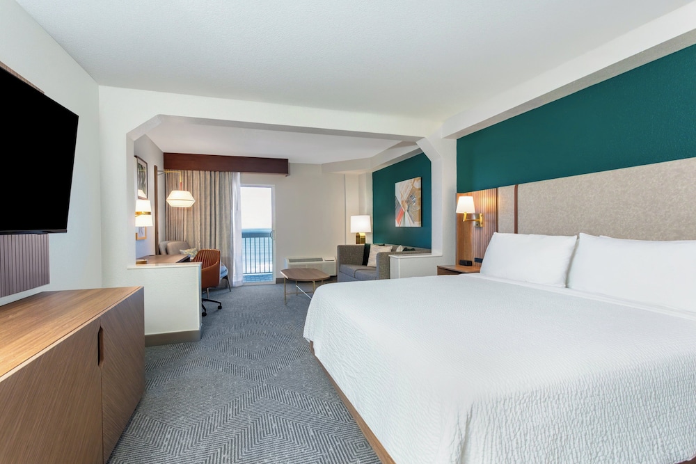Holiday Inn & Suites Daytona Beach on the Ocean by IHG — Hotel rooms in Daytona Beach, Florida