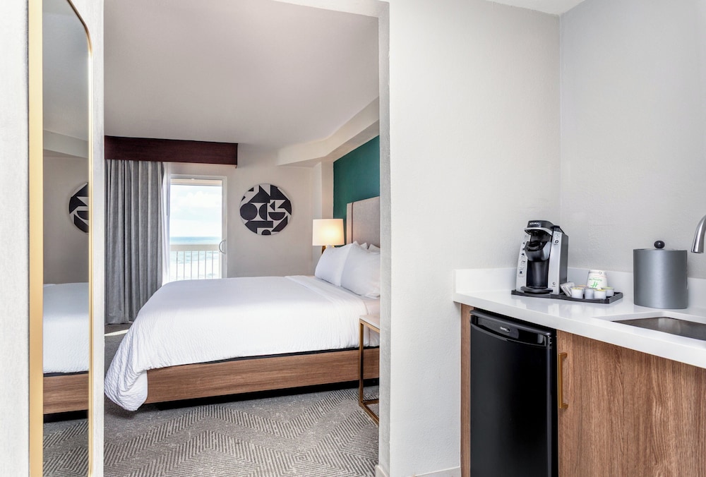 Holiday Inn & Suites Daytona Beach on the Ocean by IHG — Hotel rooms in Daytona Beach, Florida