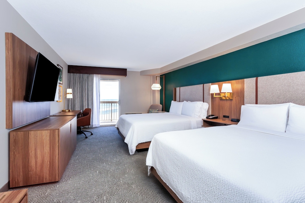 Holiday Inn & Suites Daytona Beach on the Ocean by IHG — Hotel rooms in Daytona Beach, Florida