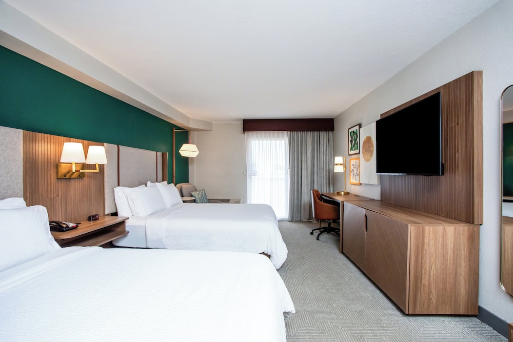 Holiday Inn & Suites Daytona Beach on the Ocean by IHG — Hotel rooms in Daytona Beach, Florida