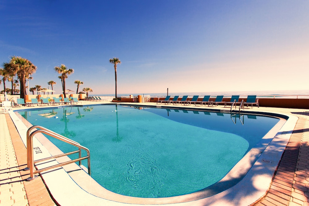 Holiday Inn & Suites Daytona Beach on the Ocean by IHG — Swimming pool in Daytona Beach, Florida