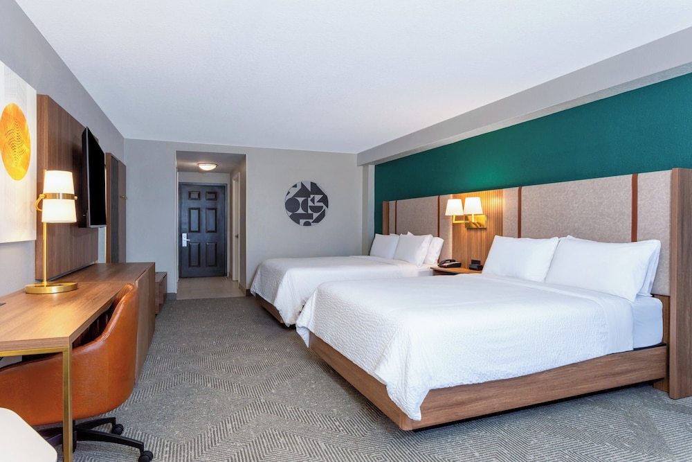 Holiday Inn & Suites Daytona Beach on the Ocean by IHG — Hotel rooms in Daytona Beach, Florida