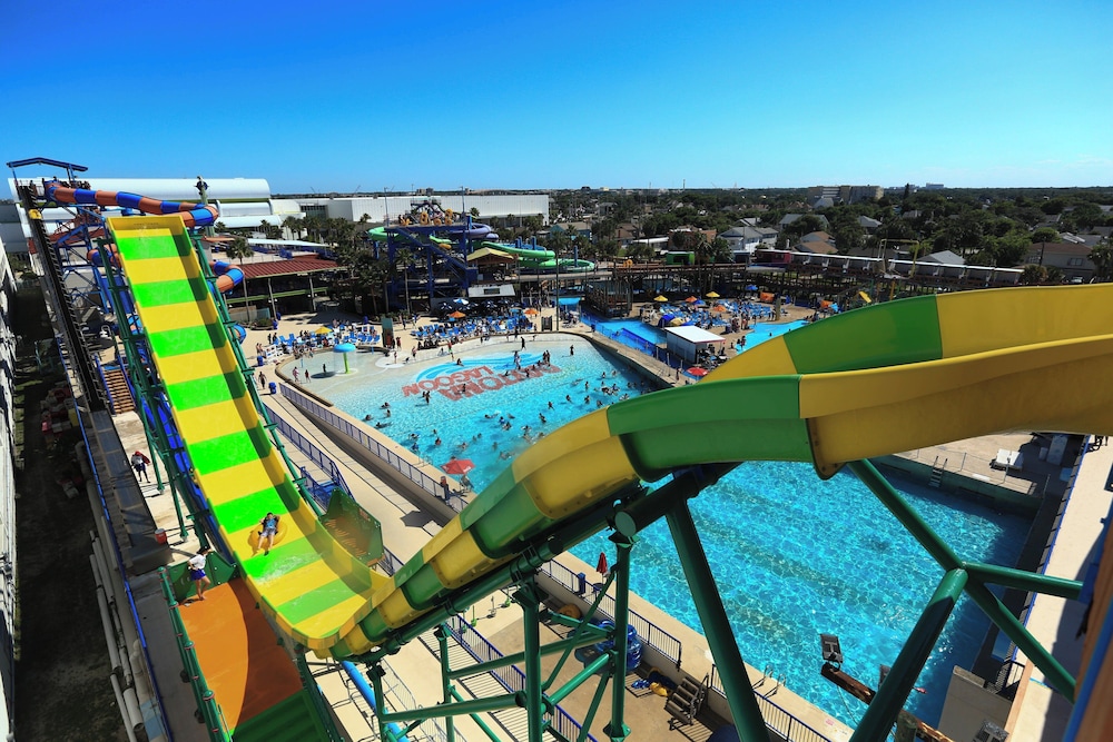 Holiday Inn & Suites Daytona Beach on the Ocean by IHG — Swimming pool in Daytona Beach, Florida
