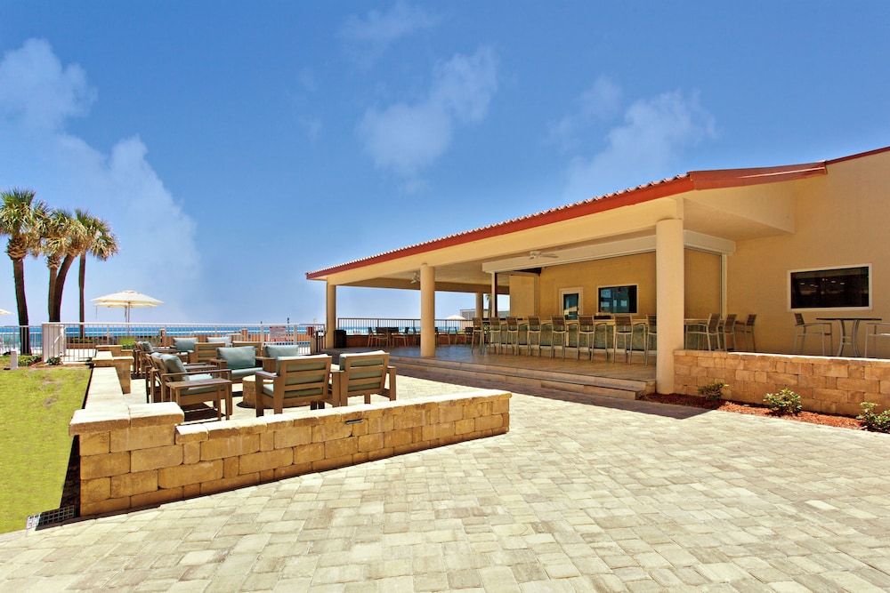 Holiday Inn & Suites Daytona Beach on the Ocean by IHG — Restaurant & bars in Daytona Beach, Florida