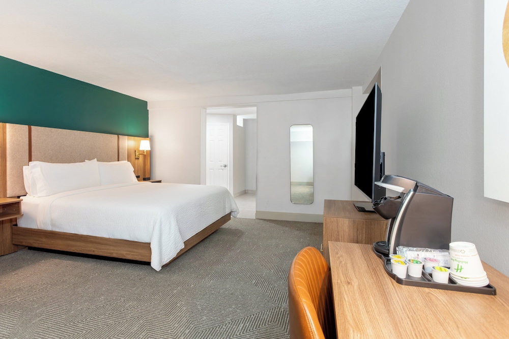 Holiday Inn & Suites Daytona Beach on the Ocean by IHG — Hotel rooms in Daytona Beach, Florida