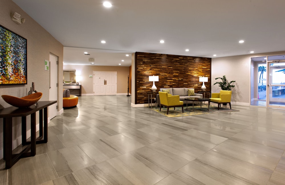 Holiday Inn & Suites Daytona Beach on the Ocean by IHG — Hotel building in Daytona Beach, Florida