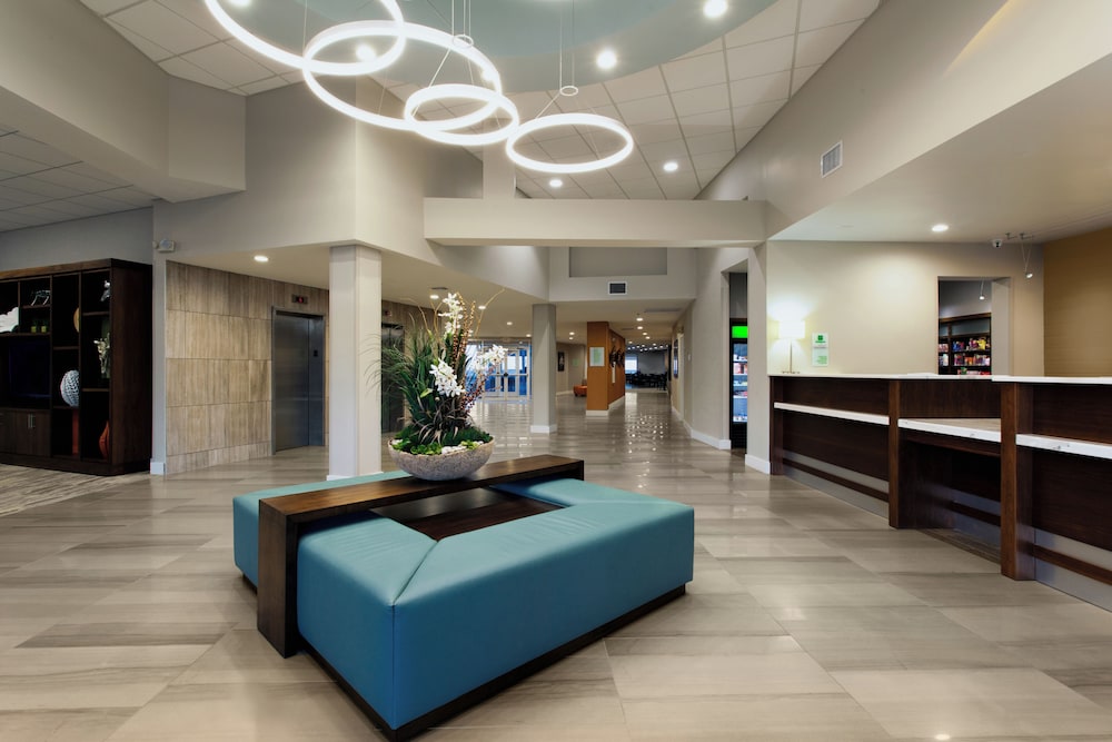 Holiday Inn & Suites Daytona Beach on the Ocean by IHG — Hotel building in Daytona Beach, Florida