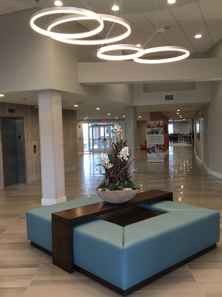 Holiday Inn & Suites Daytona Beach on the Ocean by IHG — Hotel building in Daytona Beach, Florida