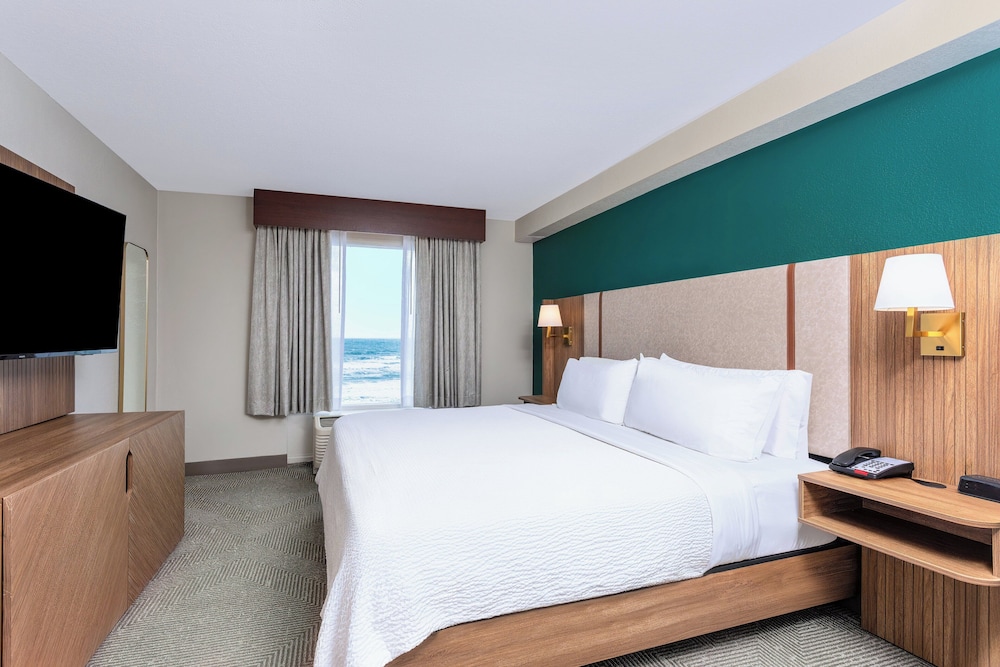Holiday Inn & Suites Daytona Beach on the Ocean by IHG — Hotel rooms in Daytona Beach, Florida