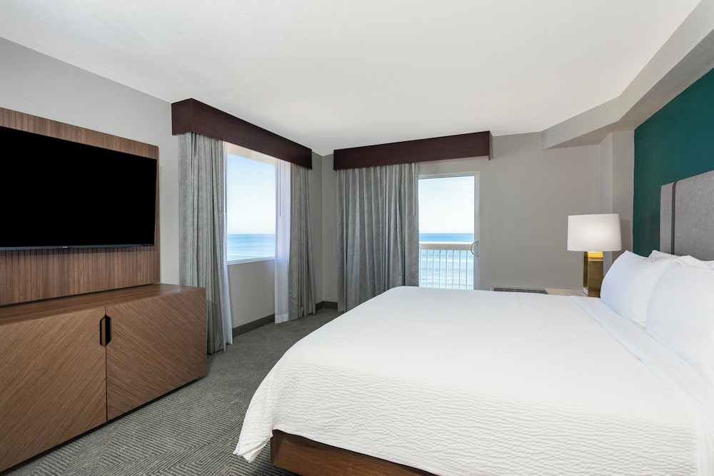 Holiday Inn & Suites Daytona Beach on the Ocean by IHG — Hotel rooms in Daytona Beach, Florida